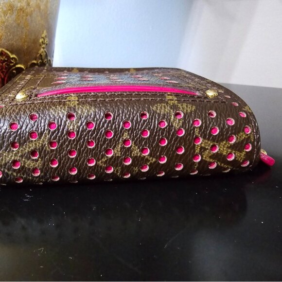 PRISTINE  RARE Limited Edition Authentic Louis Vuitton Perforated Wallet - Picture 3 of 13